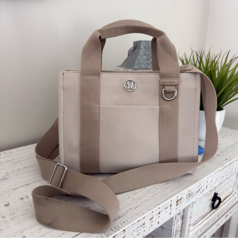 Lululemon Two-Tone Canvas Mini Tote
Bag 4.5L